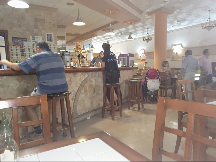 El Pozo Cafeteria. Pasteles