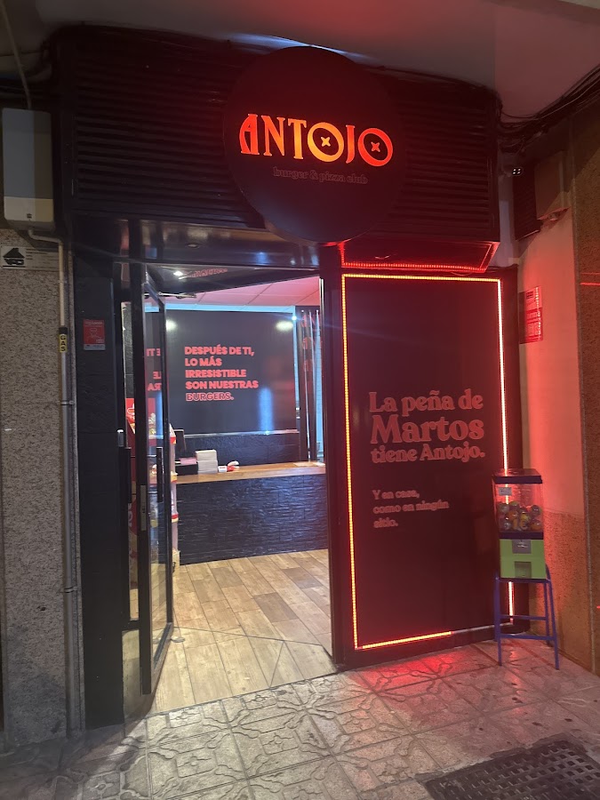 Antojo. Burger & Pizza Club