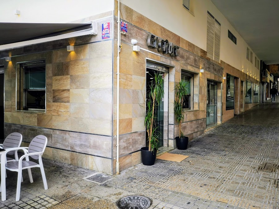 EL CRUCE - Restaurante · Terraza · Cafetería · Bar